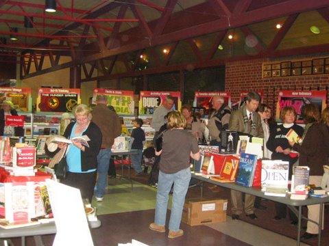 12-17-09_Conestoga_Jr-Sr_Book_Sale_035