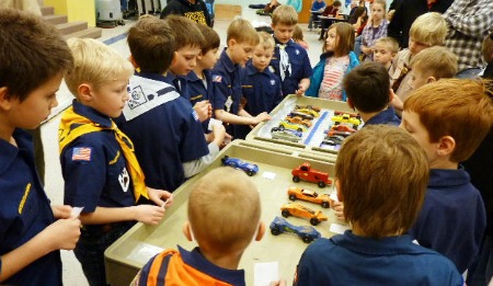 Cub Scouts_voting_for_Best_of_Show_picnik