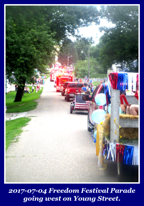 2017 07 04 Parade going west