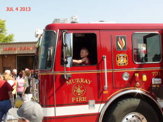 2013-07-04 Kid_in_fire_truck