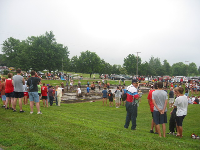 07-04-09_Crowd_at_Young_Park