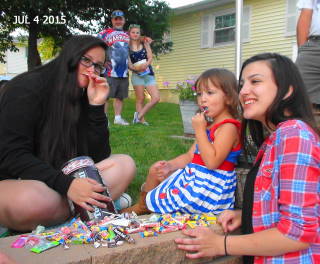2015-07-04 Parade_candy