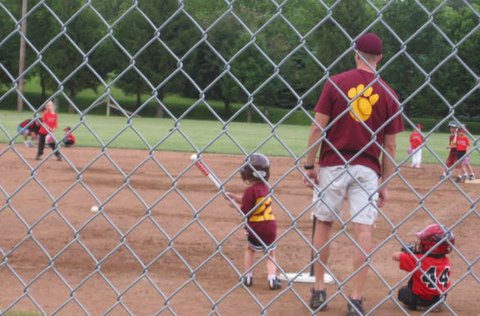 06-08-2010_Murray_22_gets_an_infield_hit